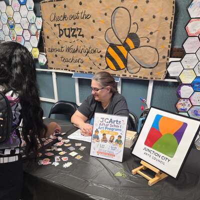 JCArts Board Member Lana Humphress volunteering at Washington Elementary School